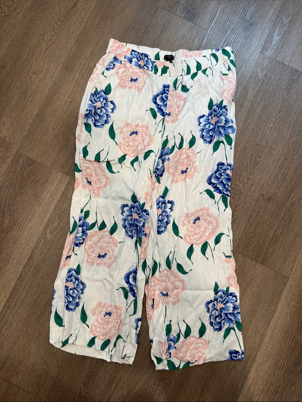 Ann Taylor White Wide-Leg Floral Pants with Pink & Blue Blooms